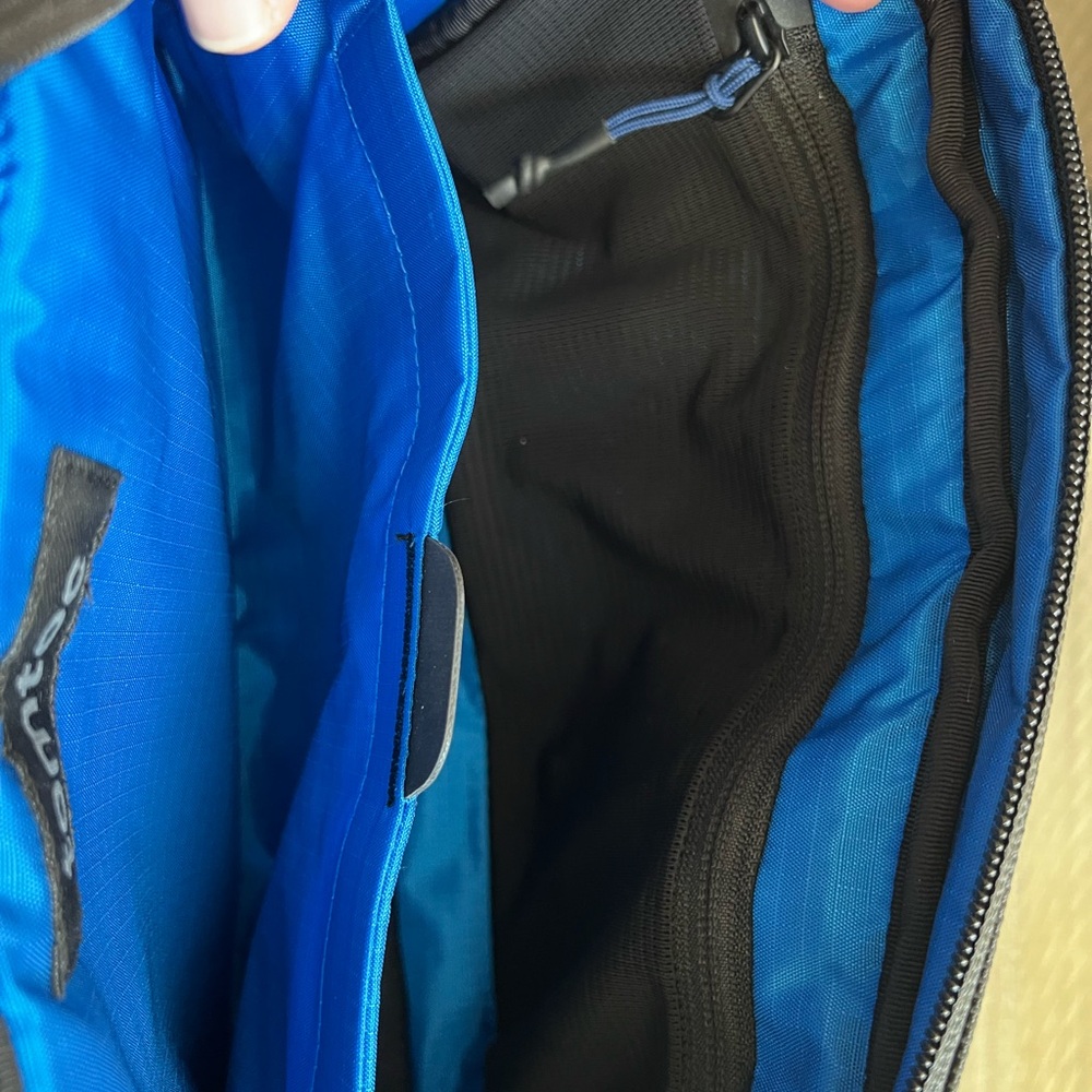 Tomtoc Wander-T26 Daily Sling Bag - Picture 10 of 10
